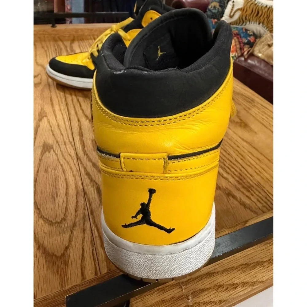377-Nike Jordan 1 Retro Mid New Love Black Varsity Maize 136085-072 Mens 10.5
